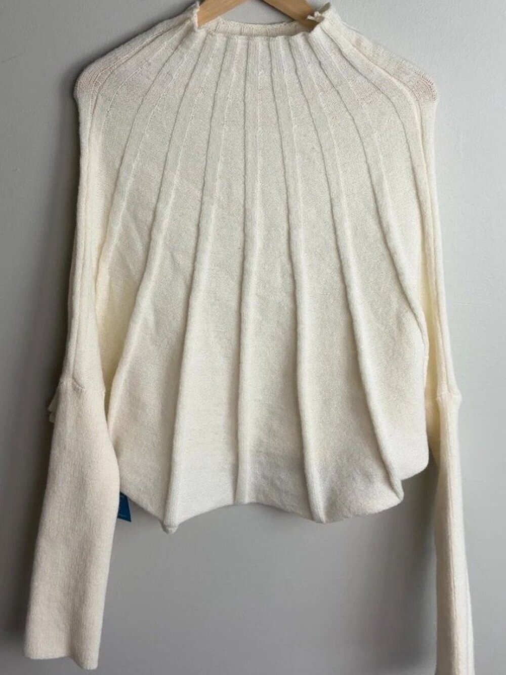 Cupshe Cream Ribbed Mock Neck Sweater Size Medium Long Sleeve CUP451 Women’s